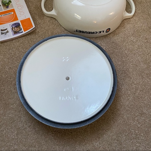 New Le Creuset #22 Eiffel white - Picture 7 of 12